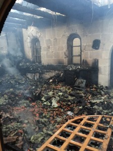 حريق كنيسة الطابغة - توصير اطفاء الشمال